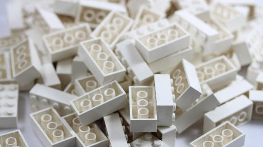 KEEP THEM BUSY | Lego Challenge