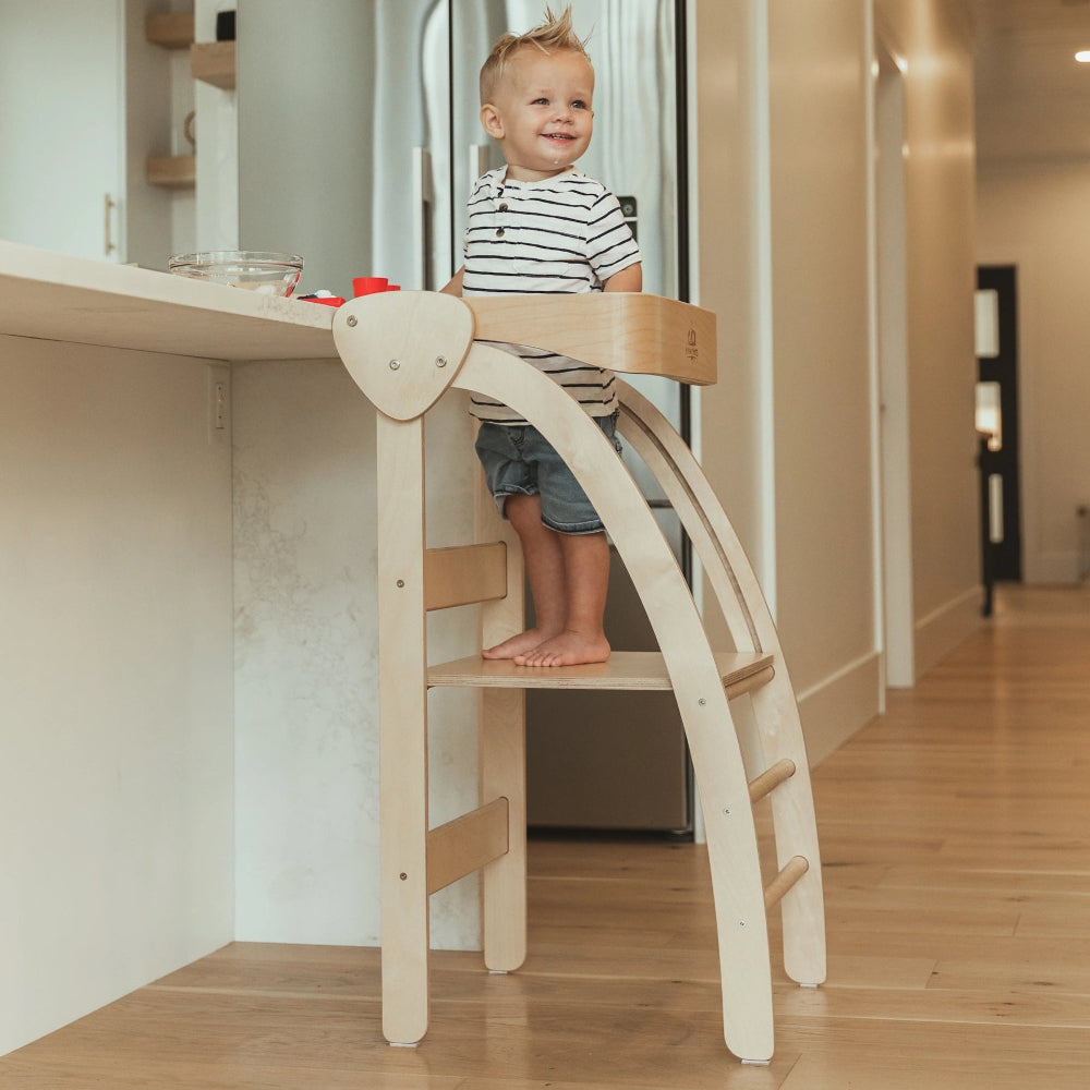 Kinderfeets Pikler observation tower in natural wood, a climbing toy with sturdy wooden steps and safety rails for young children.