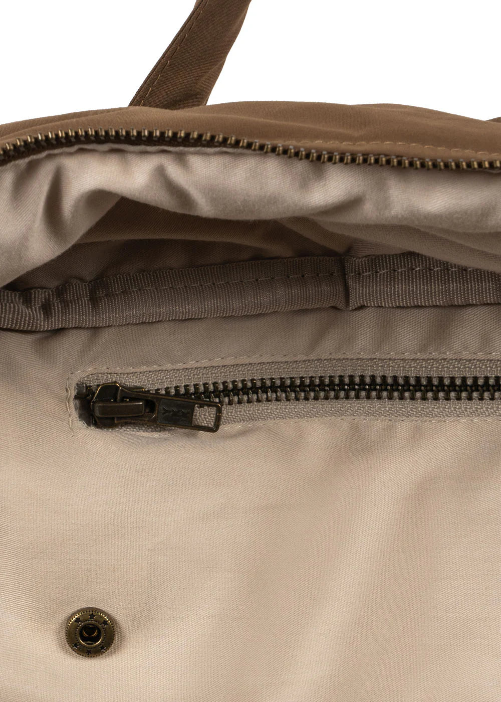 Konges Slojd All You Need Bag in walnut with sturdy handles and spacious interior for everyday essentials.