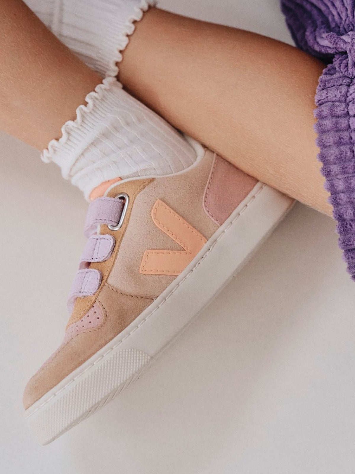 Kids' Veja V10 Suede sneakers in multicolor and sable with a sleek design and textured suede material.
