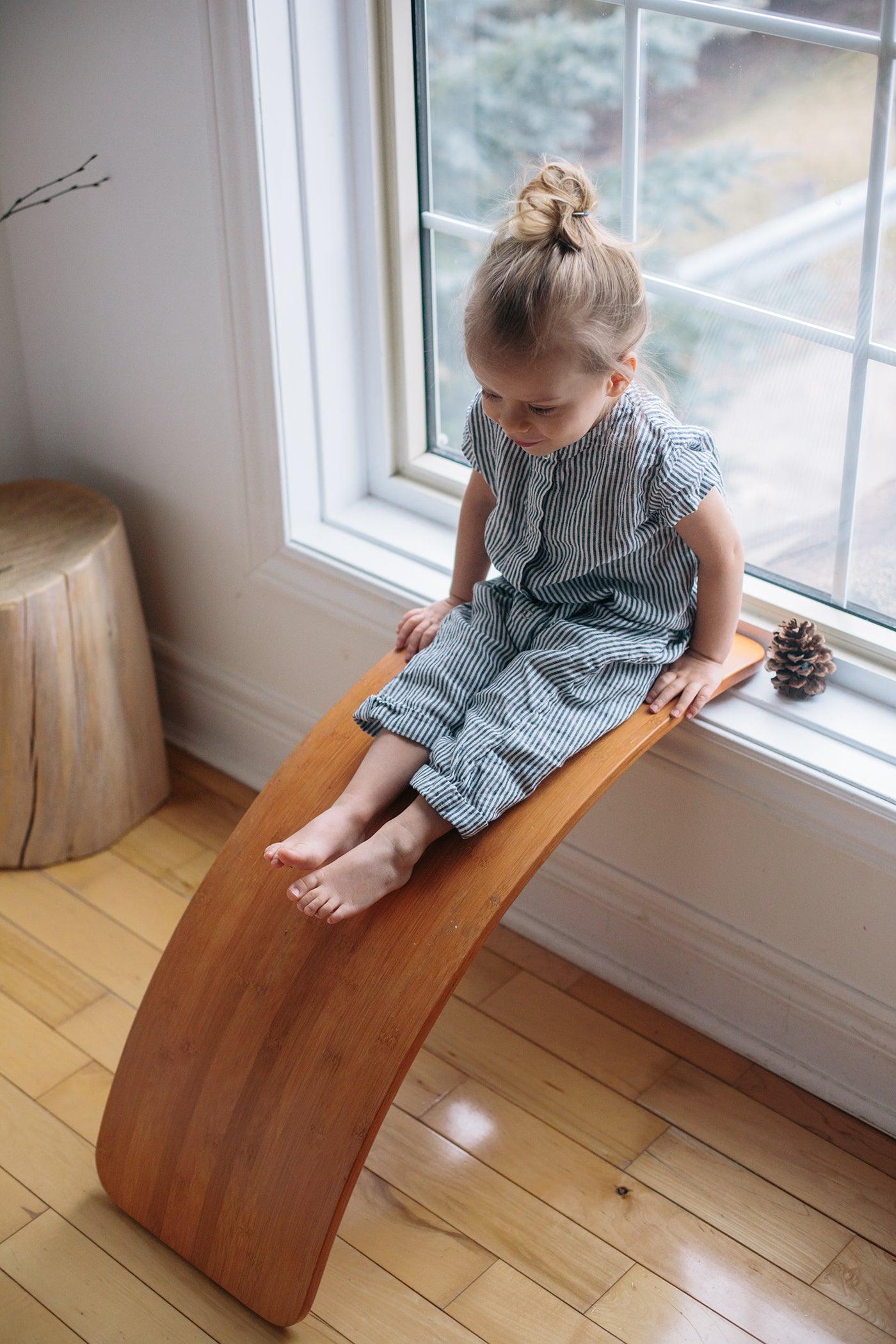 Kinderfeets Kinderboard made of bamboo, featuring a smooth wooden surface and sturdy construction for balance and fun.