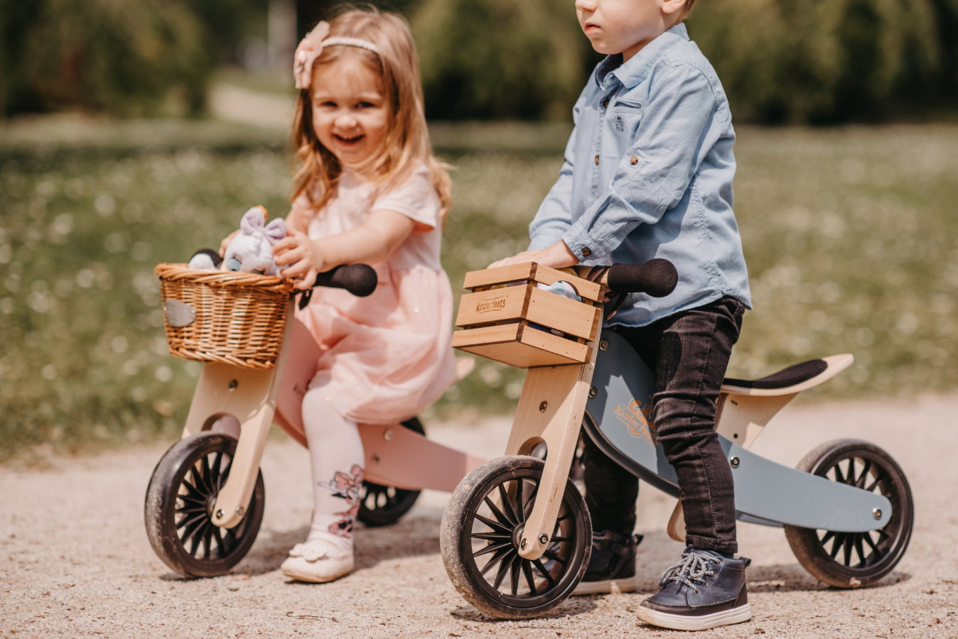 Kinderfeets wooden crate used as a balance bike accessory, showcasing natural wood finish and compact design.