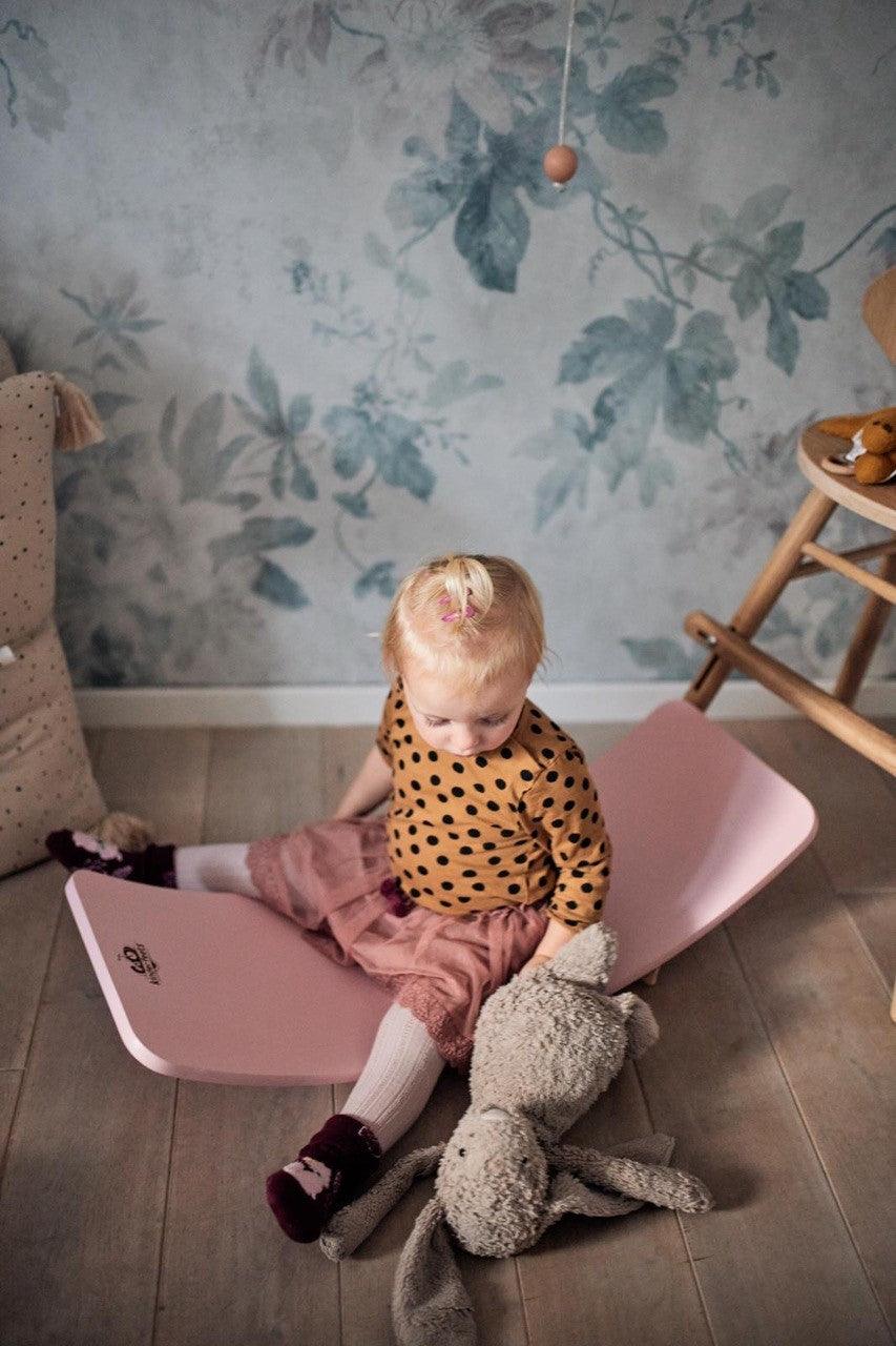 Kinderfeets Kinderboard balance board in rose color, featuring a smooth wooden surface and rounded edges for stability and fun.