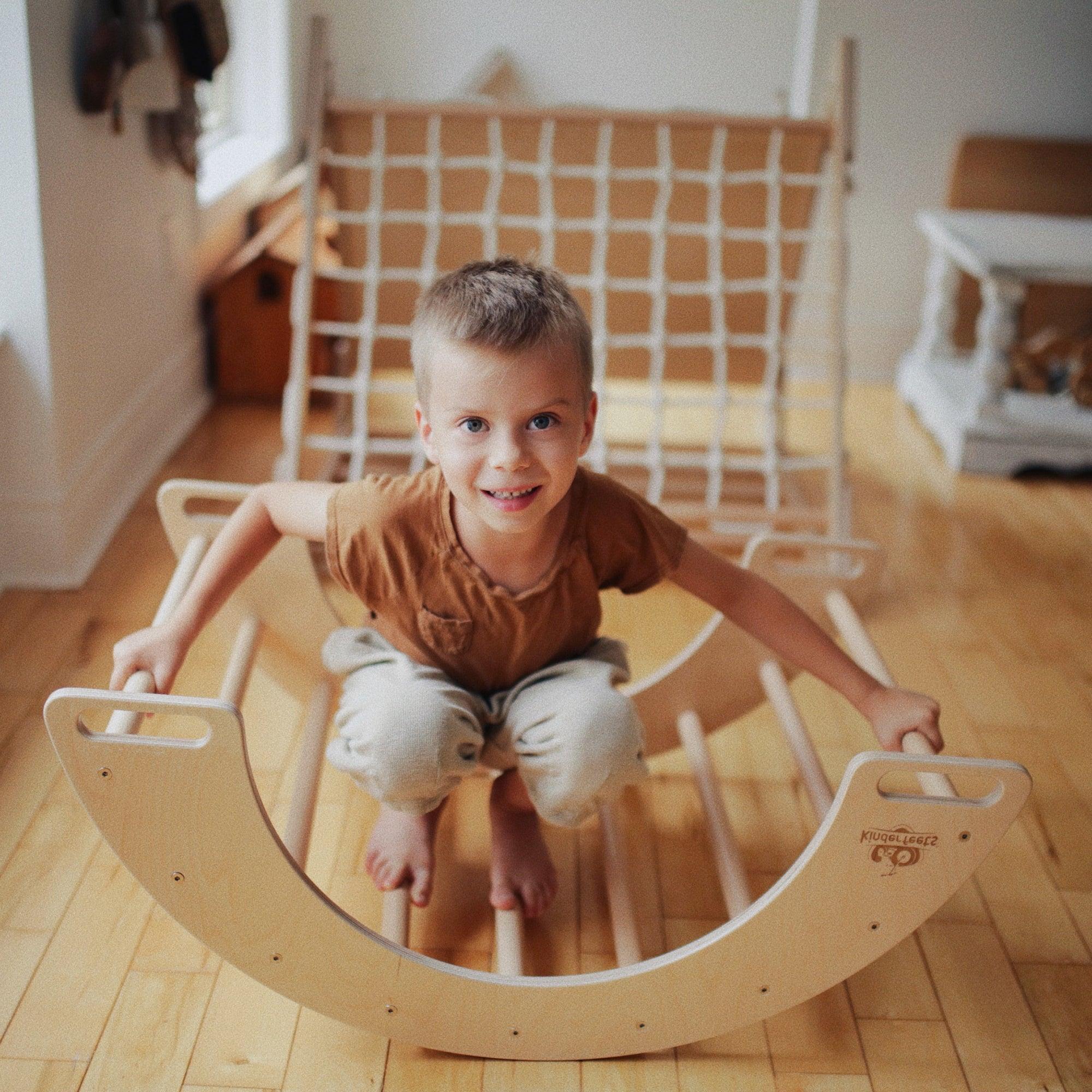 Kinderfeets Pikler climbing toy with a wooden arch and climbing edges, designed for safe, fun indoor play for young children.
