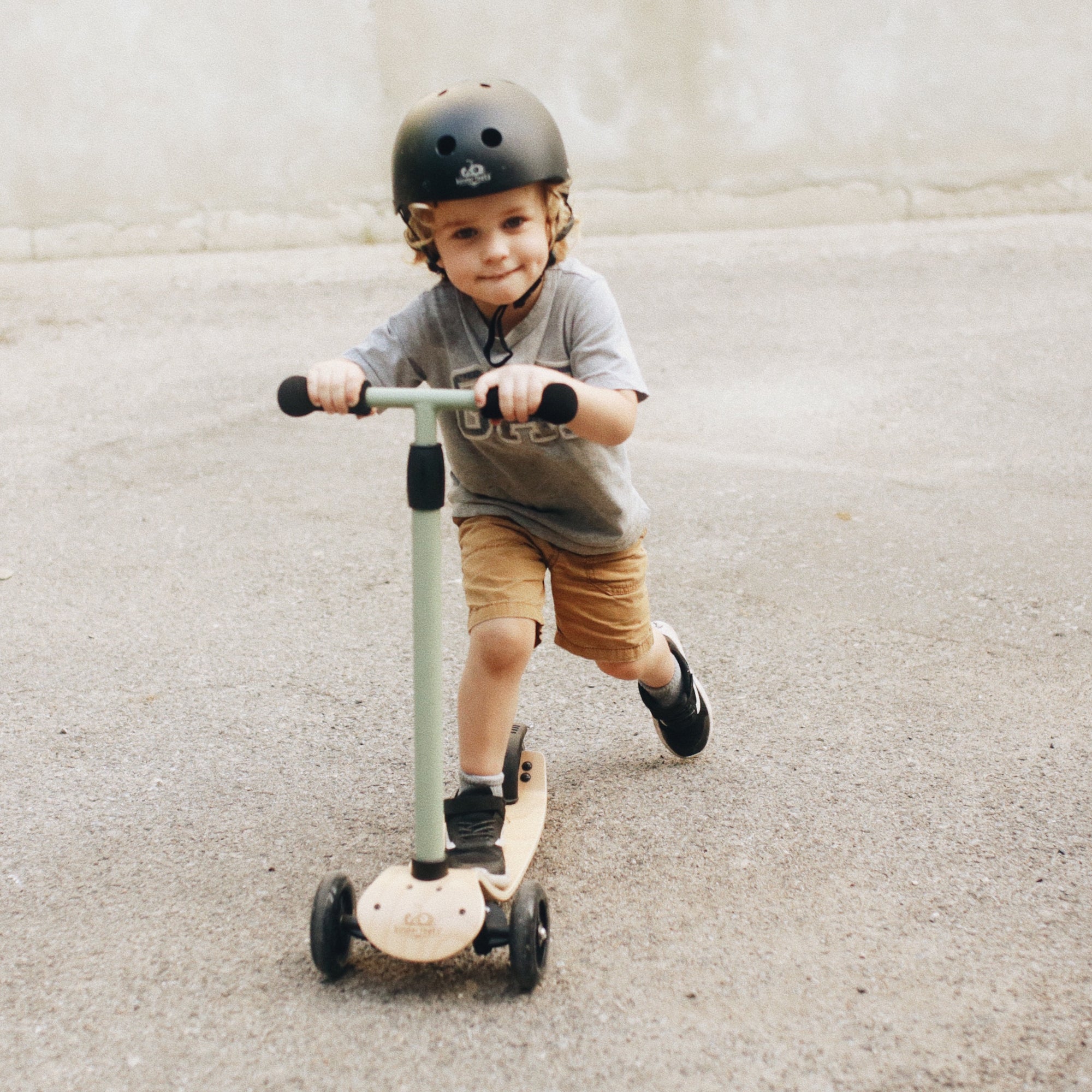 Kinderfeets Kinder Scooter in rose color, a child's bike and scooter hybrid with a sleek design and sturdy build.
