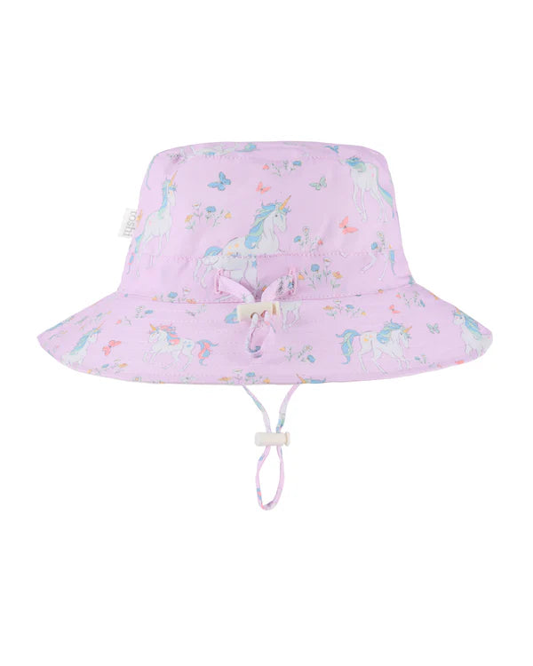 Toshi Sunhat Spell Unicorn Lilac, a stylish lavender hat with a whimsical unicorn design for sun protection and fashion.