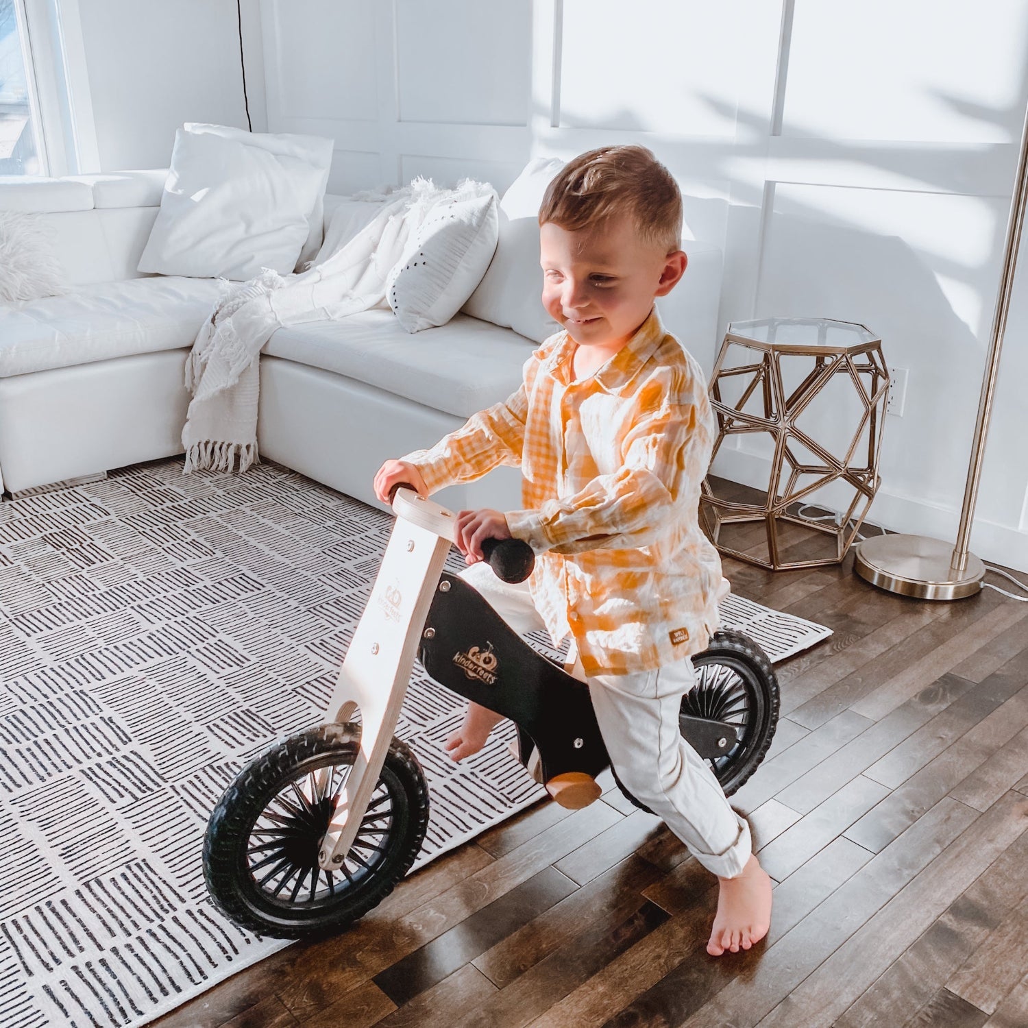 Kinderfeets black balance bike for kids, featuring a lightweight frame and ergonomic design for young learners.