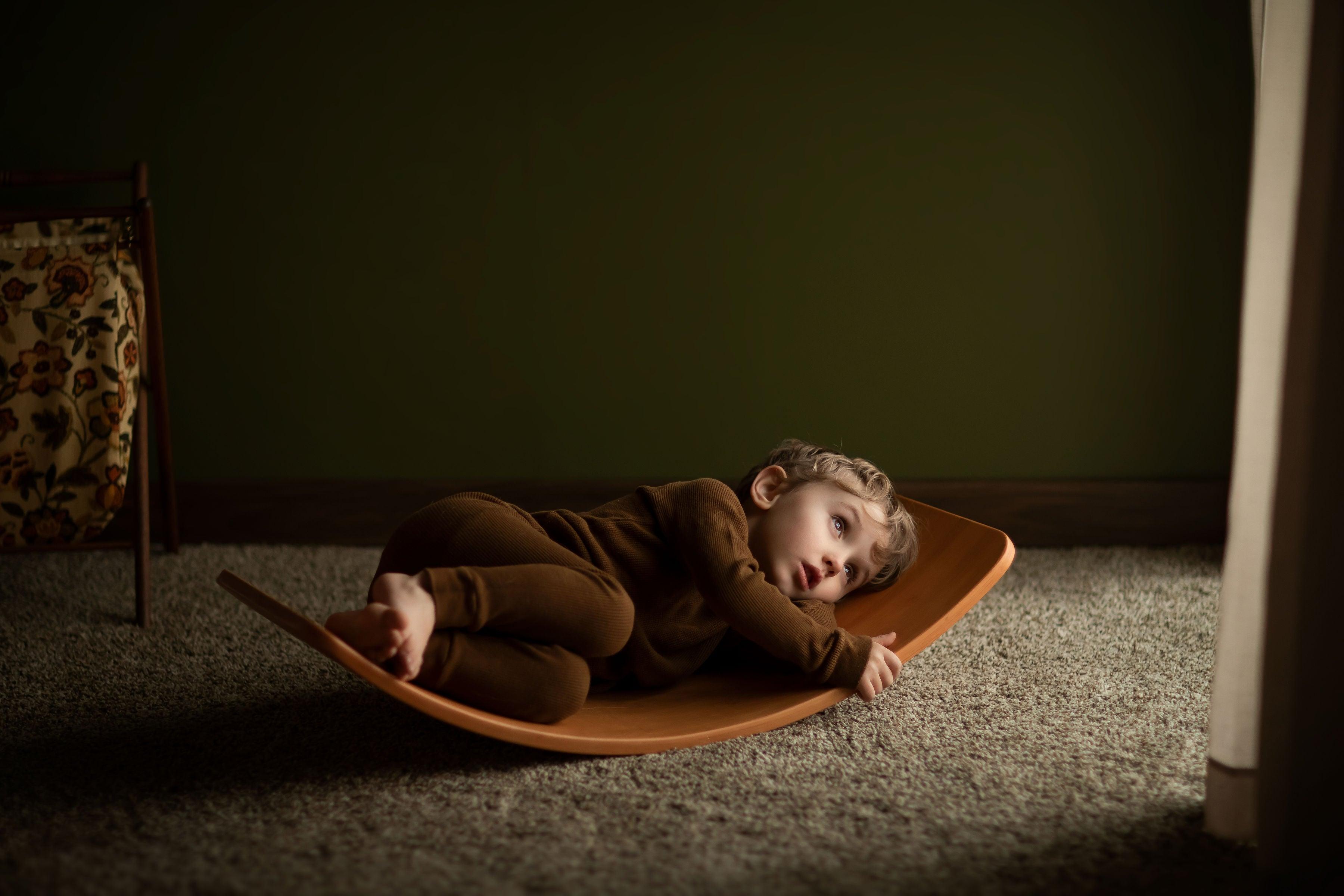 Kinderfeets Kinderboard made of bamboo, featuring a natural wood finish and compact design for balance and coordination.