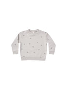 Quincy Mae fleece sweatshirt with star pattern in soft gray, cozy long-sleeve sweater for children.